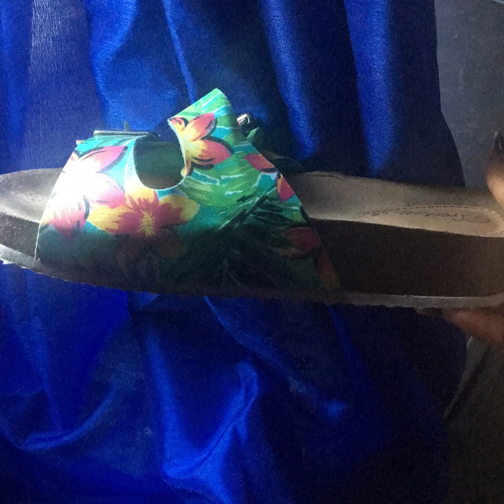 Sandals - Picture 3 of 3